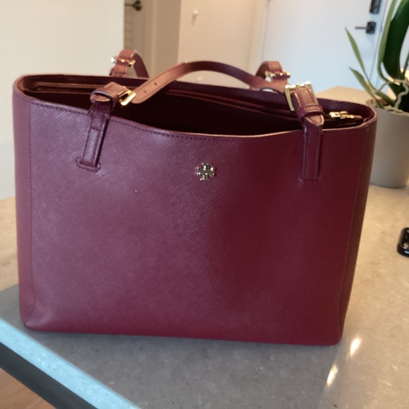 Tory Burch Handbags - Tory Burch Maroon bag with 2 adjustable handles, many inside pockets 9X 12 X 5W